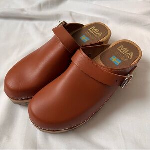 MIA Alma Brown Tan Leather Clogs size 9 Swedish